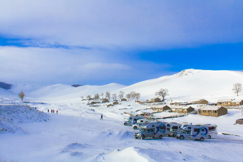 踏雪前行，房车也能雪地越野